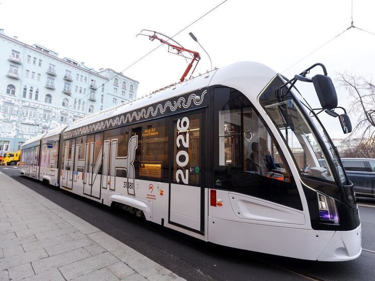 Заммэра Ликсутов: на маршрут «А» вышел тематический трамвай «Современник»