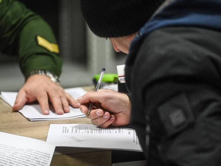 В Тюменской области военнослужащим при заключении контракта выплачивают повышенную сумму