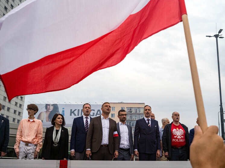 Польский депутат оскорбил коллег и покинул заседание сейма