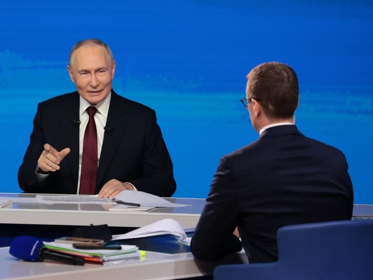 Путин поручил проработать выплату пособий на детей до 3 лет