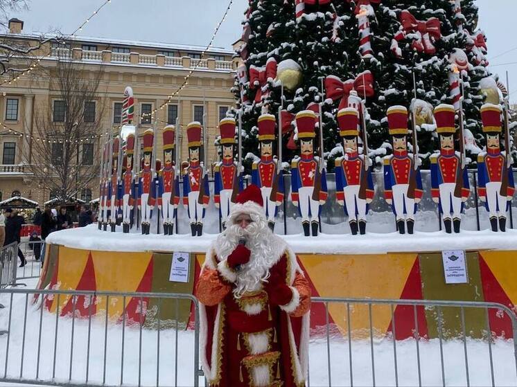 Аниматоров в костюмах Деда Мороза ищут не только для детей, но и для взрослых