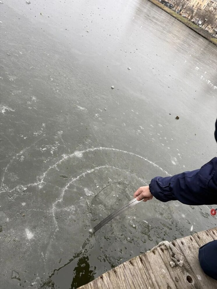 Астраханцам напомнили об опасности тонкого льда на городских водоёмах
