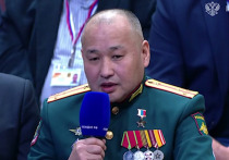 Президент Владимир Путин неспроста начал прямую линию с текущих событий на поле боя и дал слово Герою России, освобождавшему Северск