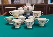 Журналист «МК в Питере» Камилла Латыпова приехала на Императорский фарфоровый завод, чтобы посмотреть, как создаются шедевры из этого материала, и заодно сделала свой.