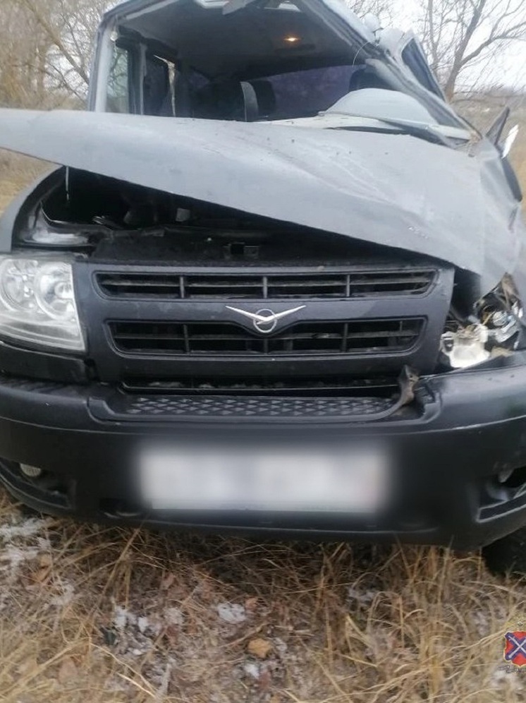 В Волгоградской области «УАЗ Патриот» вылетел с дороги и перевернулся