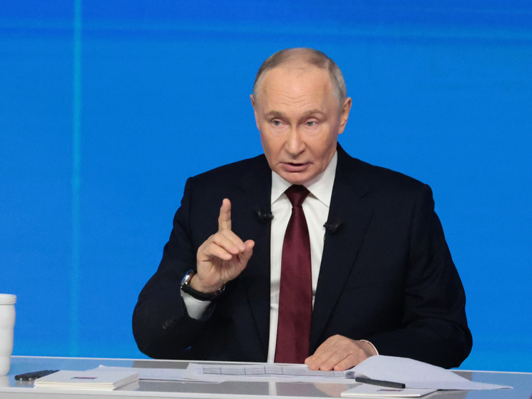 В ответ на призыв Владимира Путина поэт и основатель театра из Москвы пообещал родить троих детей до 2030 года