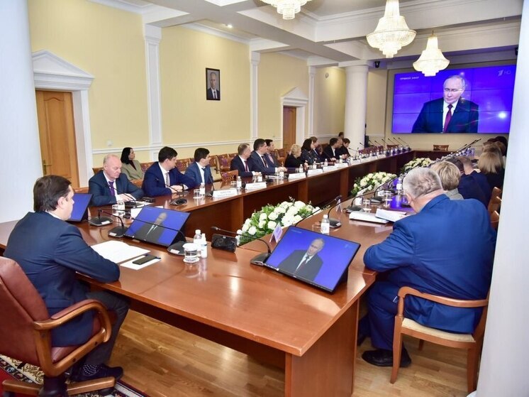 Прямую линию президента РФ Владимира Путина смотрят губернатор и правительство Орловской области