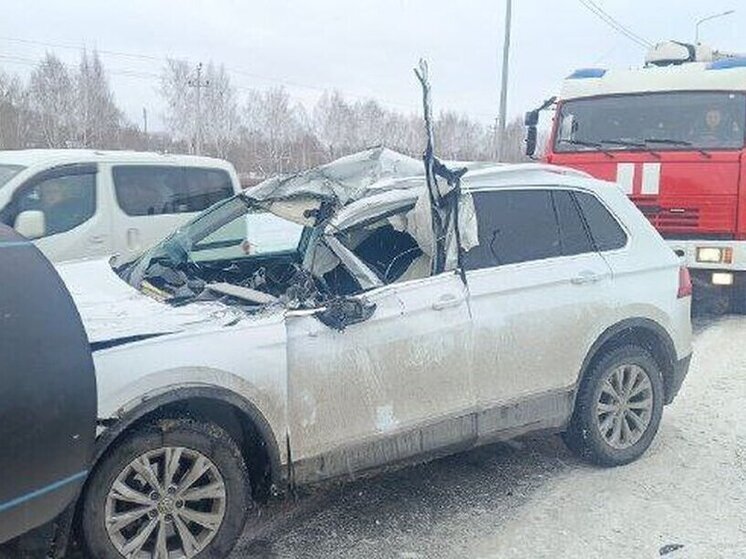 Трёхлетняя девочка постарадала в столкновении «Фольксвагена» и МАЗа в Омске