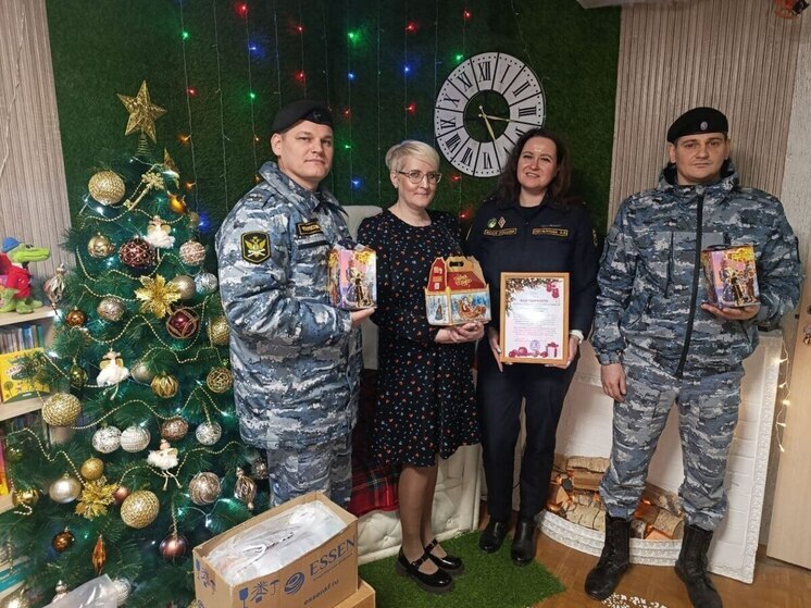Судебные приставы Псковской области присоединились к акции «Новогоднее чудо»