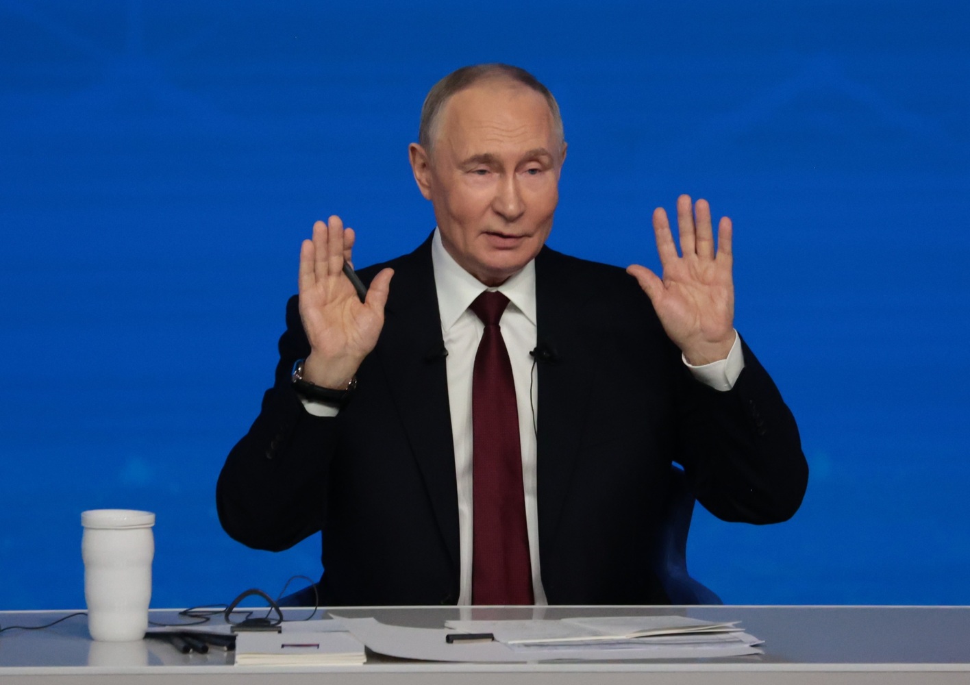 Эмоциональная атмосфера в зале: Путин и журналисты во время итоговой линии 