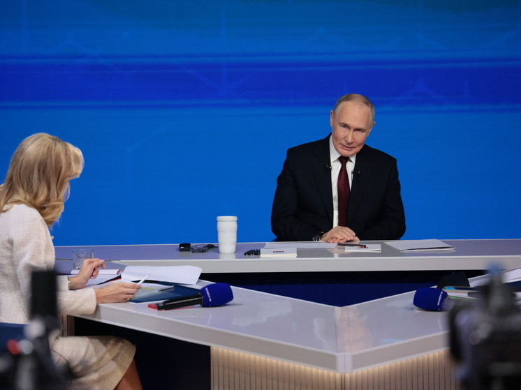 На вопрос педагога из Якутии о ИИ ответил Путин: важно не допустить интеллектуальной деградации