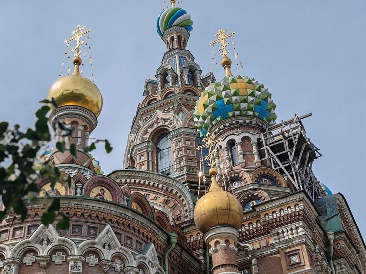 По народному календарю 20 декабря 2025 года отмечается Амвросиев (Нилов) день. Православная церковь в этот день вспоминает святого Амвросия Медиоланского и святого Нила Столбенского.