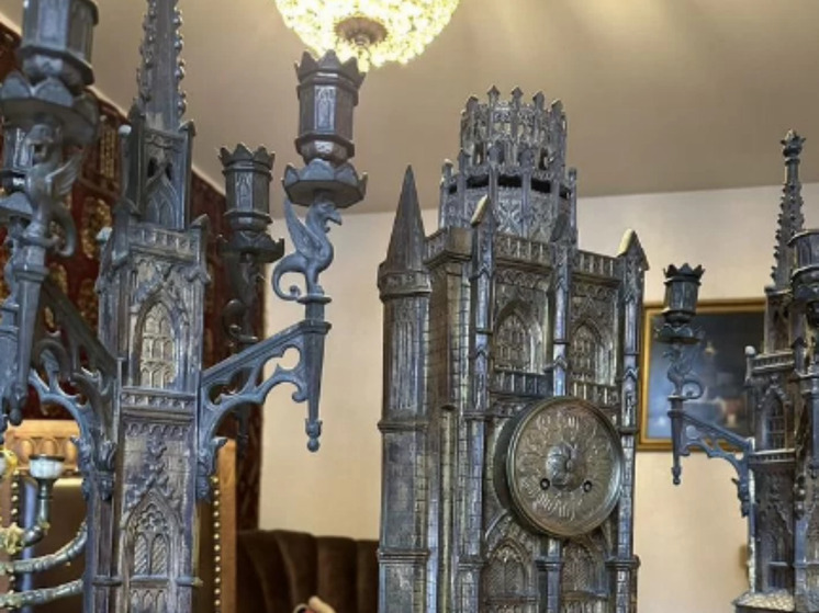 Антикварные сокровища Ростова: часы 18 века, старинный гобелен и антикварное фортепиано выставили на продажу