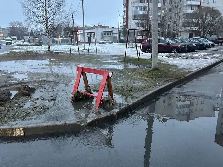 В Вологде для ликвидации подтопления на улице Конева сегодня были задействованы три насосные установки