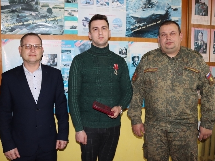 Орден Мужества вручили 27-летнему бойцу в Тверской области