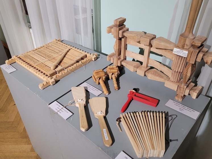 В Краснодаре открылась выставка с редкими музыкальными инструментами народа коми