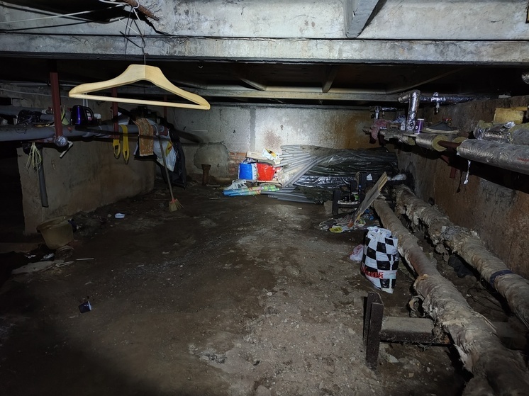 Подвал в Черняховске ушел под воду из-за забитого коллектора