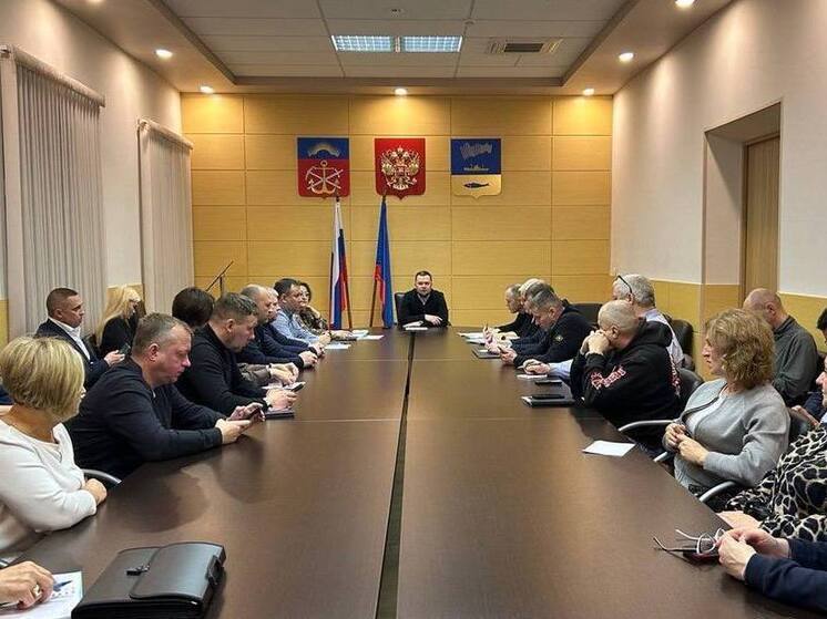 Глава Мурманска поручил «управляйкам» убирать снег интенсивнее