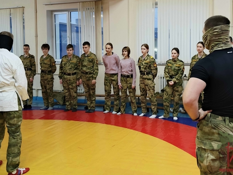 Кадеты в Туле отработали приемы защиты с бойцами Росгвардии