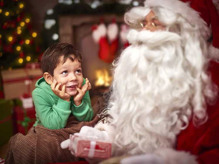 Для детей Смоленской области заработал сервис звонков ИИ-Деду Морозу