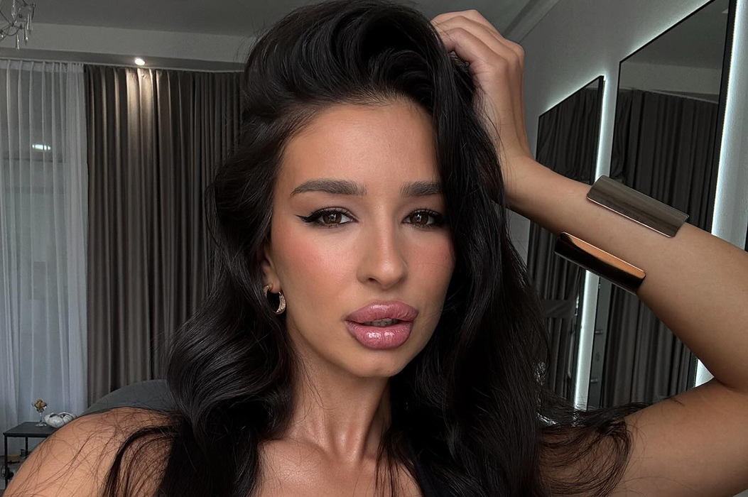 «Очень вау!»: гимнастка-бодибилдер обвилась канатом вместо одежды и впечатлила поклонников откровенной, но эстетичной съемкой​​​​​​​