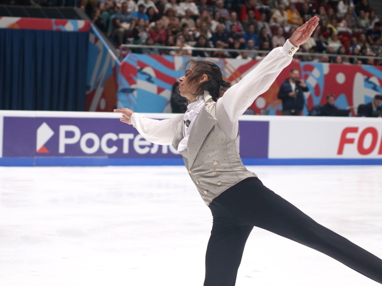 На чемпионате России по фигурному катанию Пётр Гуменник продемонстрировал выступление, оставившее мало сомнений в его текущей форме и психологической готовности к главному вызову сезона — Олимпийским играм в Милане и Кортина-д’Ампеццо. В короткой программе 23-летний фигурист набрал 103,77 балла, заняв первое место и опередив ближайших конкурентов — Евгения Семененко (100,99) и Андрея Мозалёва (97,16).