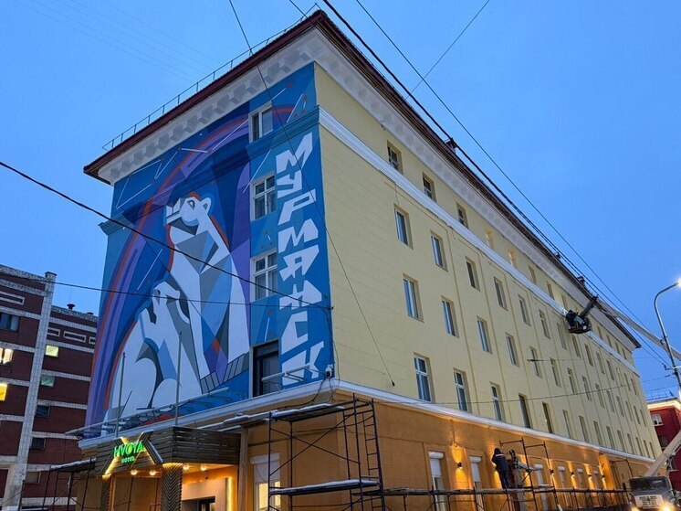 На доме по улице Шмидта в Мурманске «поселились» медведи