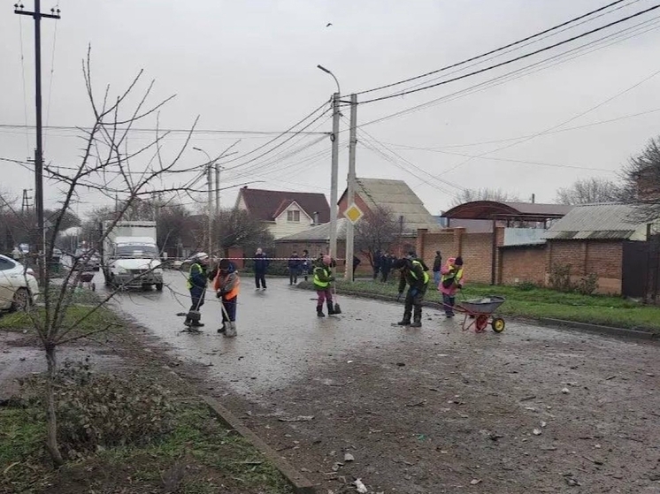 После ночной атаки беспилотников в Таганроге повреждено  24 частных домов