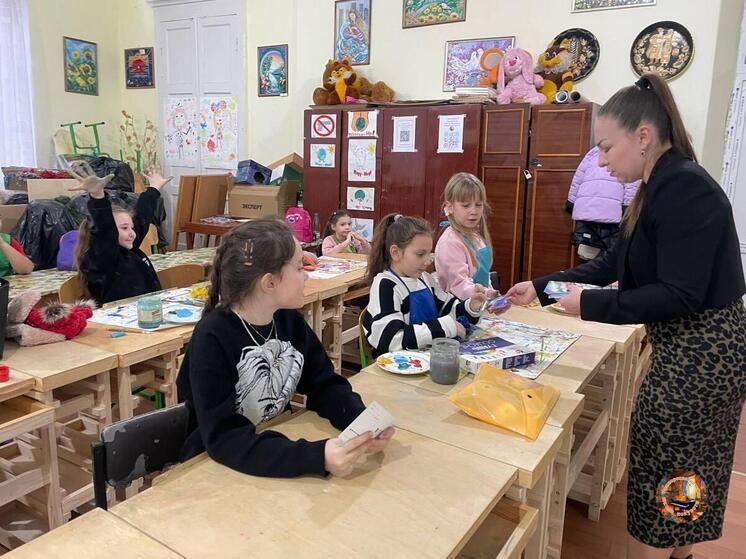 В Приморской школе искусств прошёл антинаркотический урок «Стоп наркотики»