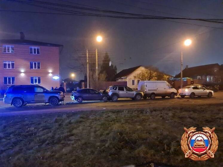 Массовая авария произошла в Твери: на улице Хрустальная столкнулись пять машин