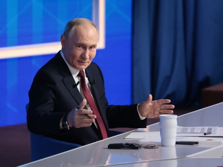 Президент признался, что квартира в Кремле ему досталась от Ельцина