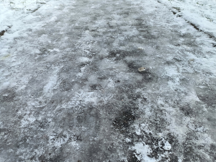 Юрист пояснил, что делать россиянам после падения в гололедицу