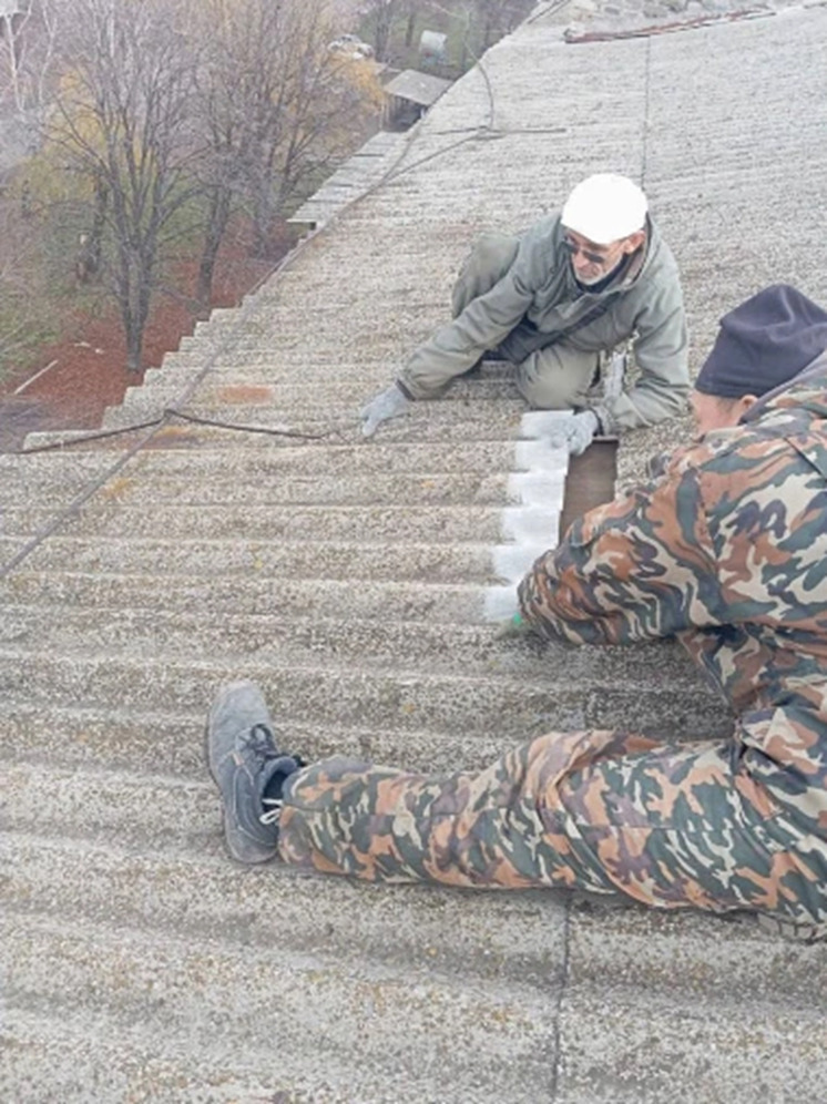 Коммунальщики Калмыкии продолжают работать в подшефном районе