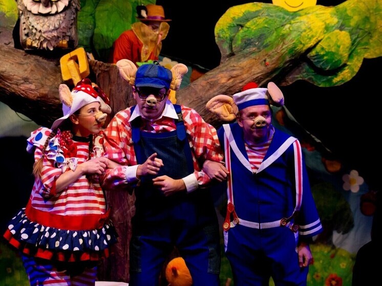 Праздничный показ «Трех поросят» прошел в Донецком музыкально-драматическом театре