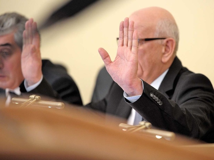 В то время как одни оренбургские министры уже с пафосом рассказывают о планах «перезагрузки» экономики, другие просто не могут этого сделать — у них нет команды