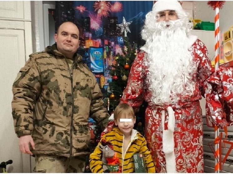 Бойцы Росгвардии исполнили новогоднюю мечту мальчика из Новосибирска