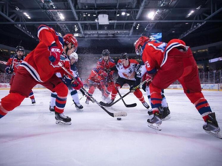 Мостовой, Жирков и Сычев сыграют в хоккей в Серпухове