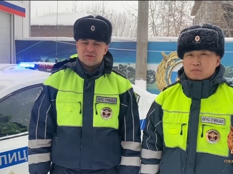 Инспекторы ДПС Приангарья помогли съехавшему с дороги автомобилисту