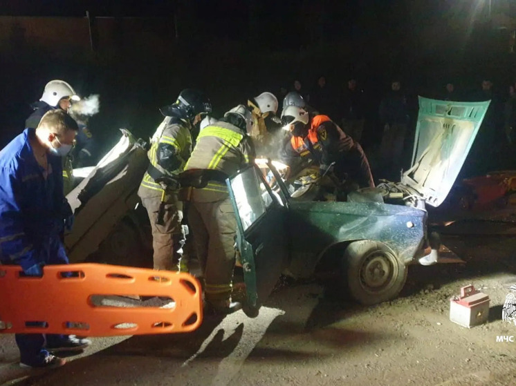 Под Судаком водителя зажало в салоне машины в результате ДТП