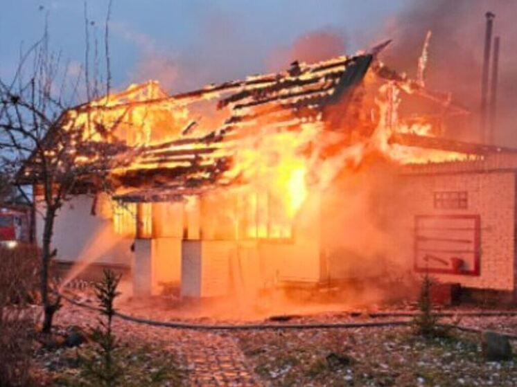 Ленинградские пожарные потушили 11 пожаров за минувшие сутки