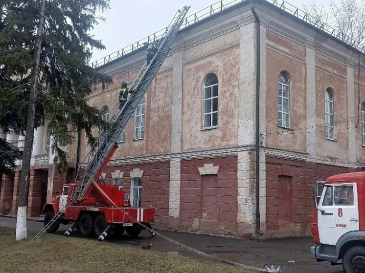 Ливенские пожарные провели учение в Доме культуры