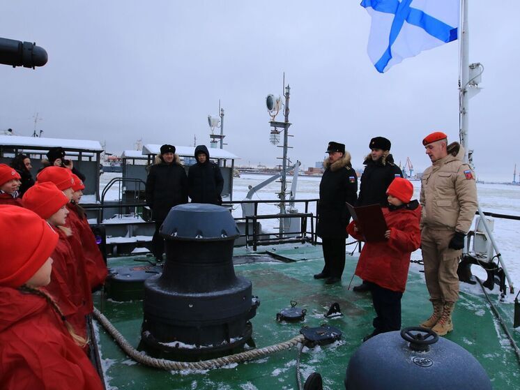 Школьники вступили в ряды «Юнармии» на «Онеге»