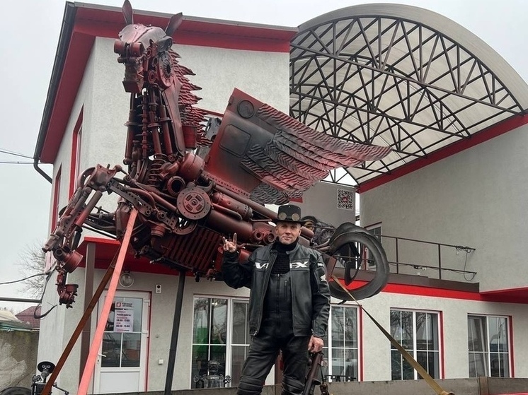 В курском парке «Металлических монстров» появилась огненная скульптура в честь Символа 2026 года