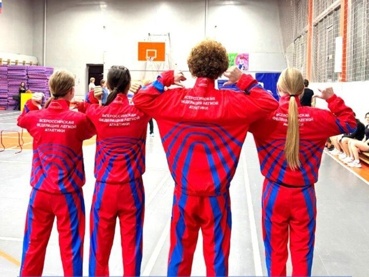 Новую форму лучшим спортсменам приамурских школ выдала федерация легкой атлетики