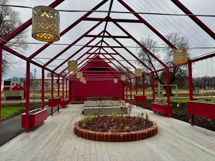 В наступающем году Старая Русса примет участие во Всероссийском конкурсе лучших проектов по созданию комфортной городской среды. Все благодаря решению старорусцев, которые на голосовании выбрали для дальнейшего развития набережную Красный берег, сообщили в пресс-службе правительства Новгородской области.