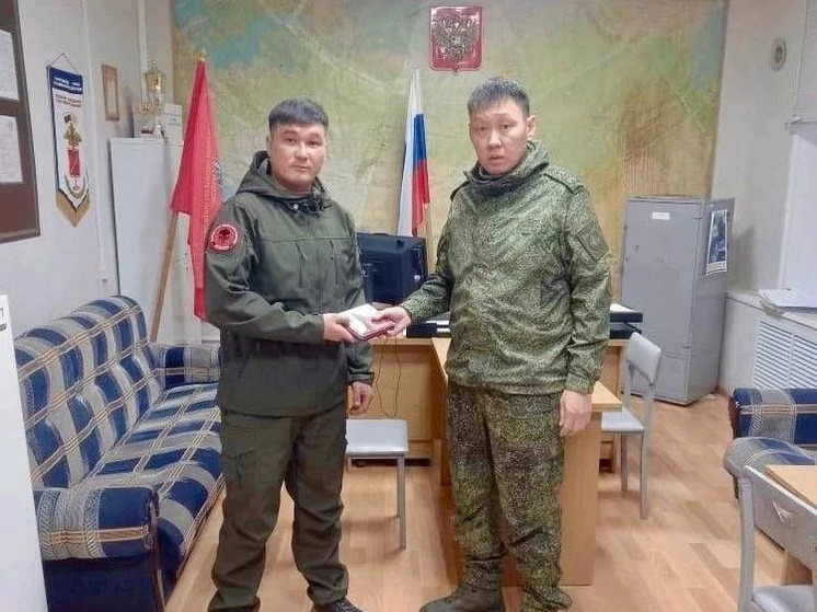 Участнику СВО из Калмыкии вручили медаль Суворова