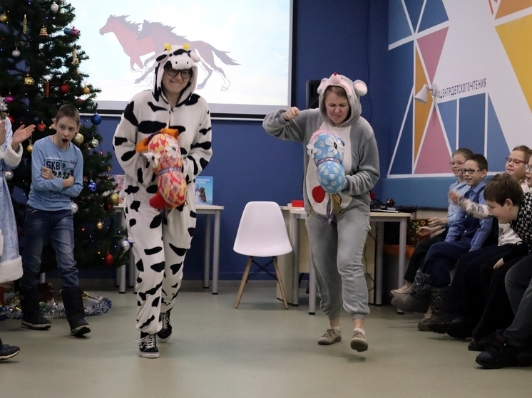 Псковские библиотеки зажигают огни новогодних чудес: праздничная программа для всех возрастов