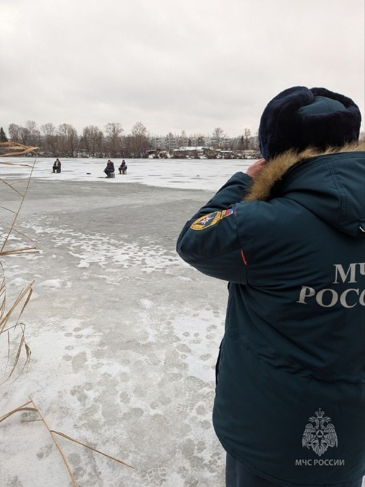На Сурском водохранилище 76-летний пенсионер провалился под лед и погиб
