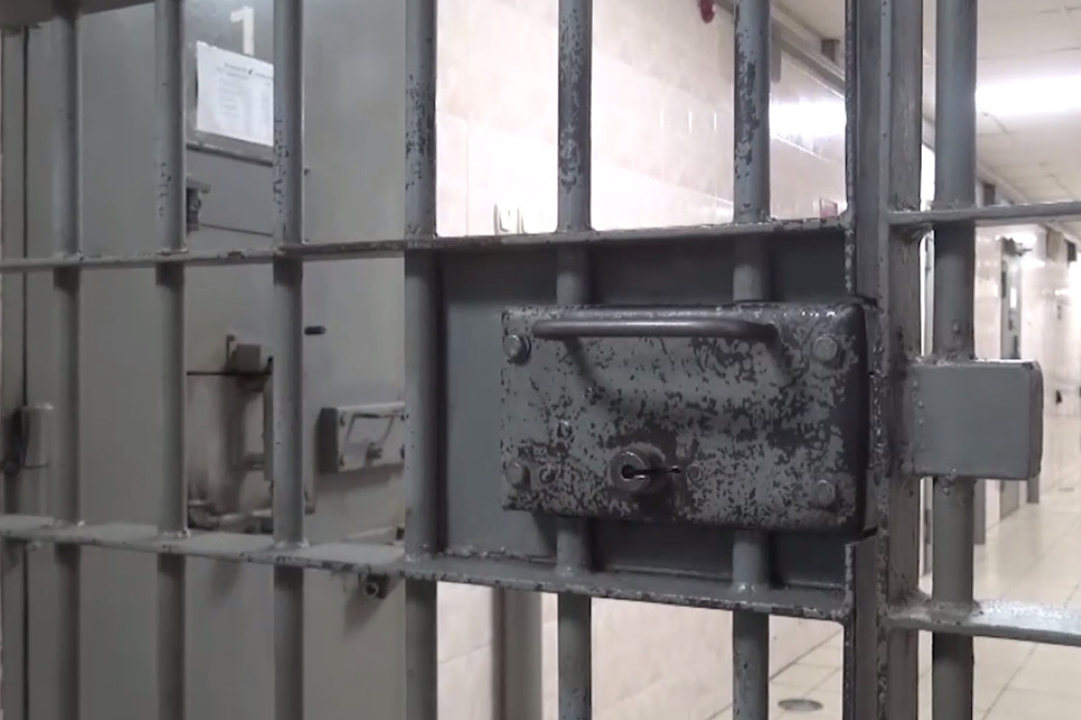 Беглому поэту предъявили обвинения в оправдании терроризма