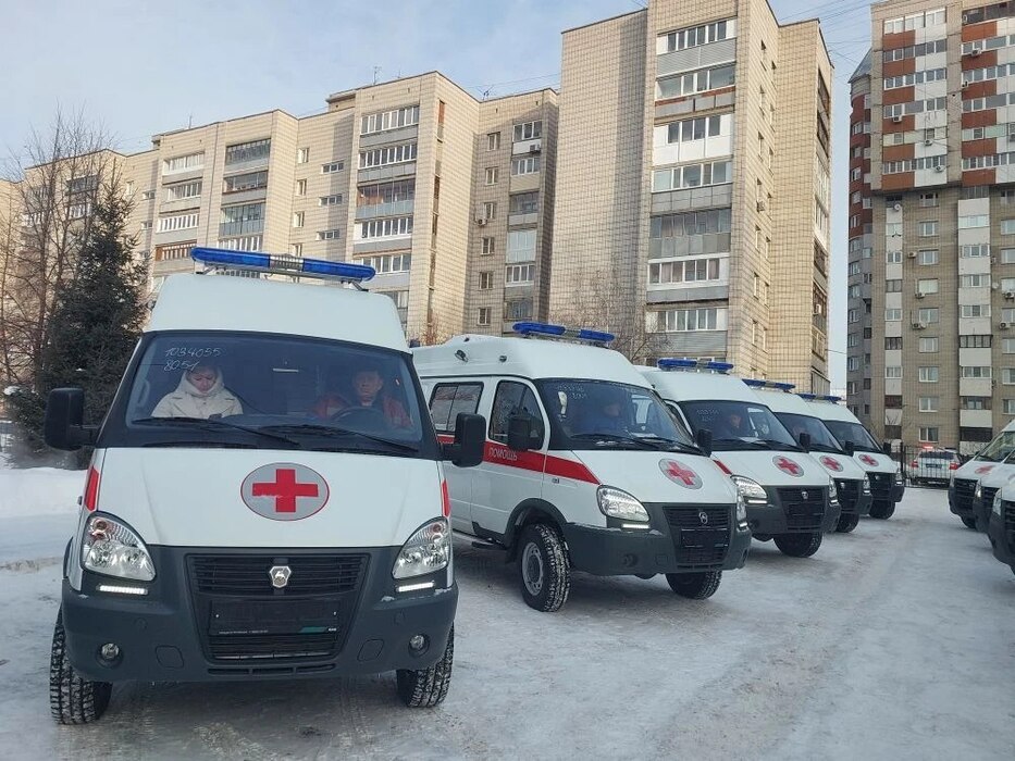 «Скорая — на скорости»: 16 новых машин получила служба Алтайского края